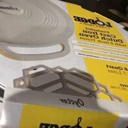 New Lodge Cast Irom Dutch Oven W Trivet 