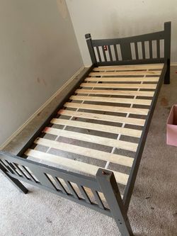 Wooden bed frame for single mattress