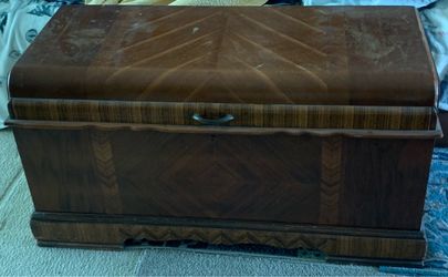 Vintage Roos Cedar Chest