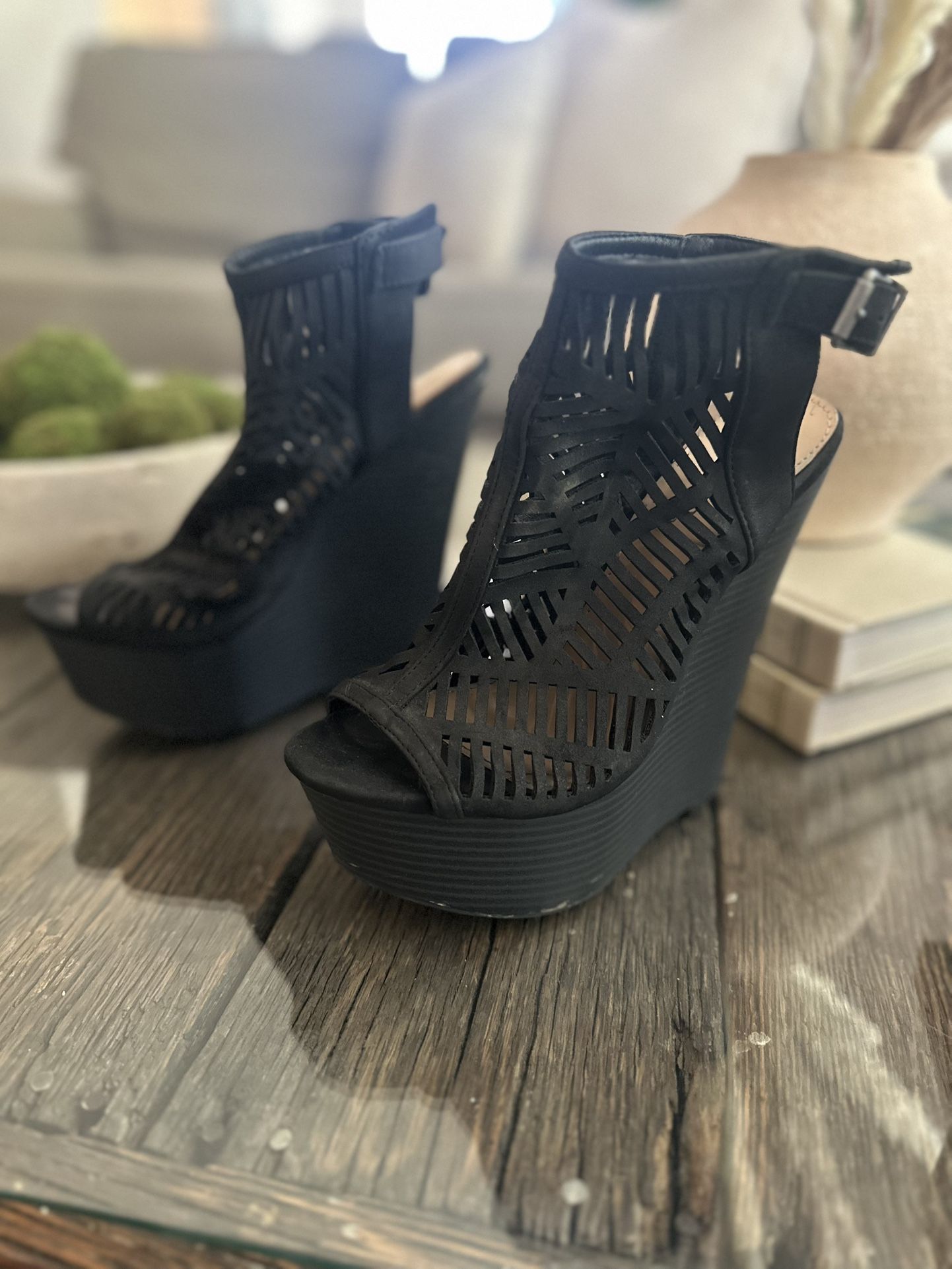 🖤 Black Cutout Wedge Heels – Size 6.5 – Great Condition!