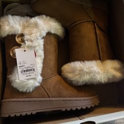 Kohl’s Brand new Girls Size 13 Boots 