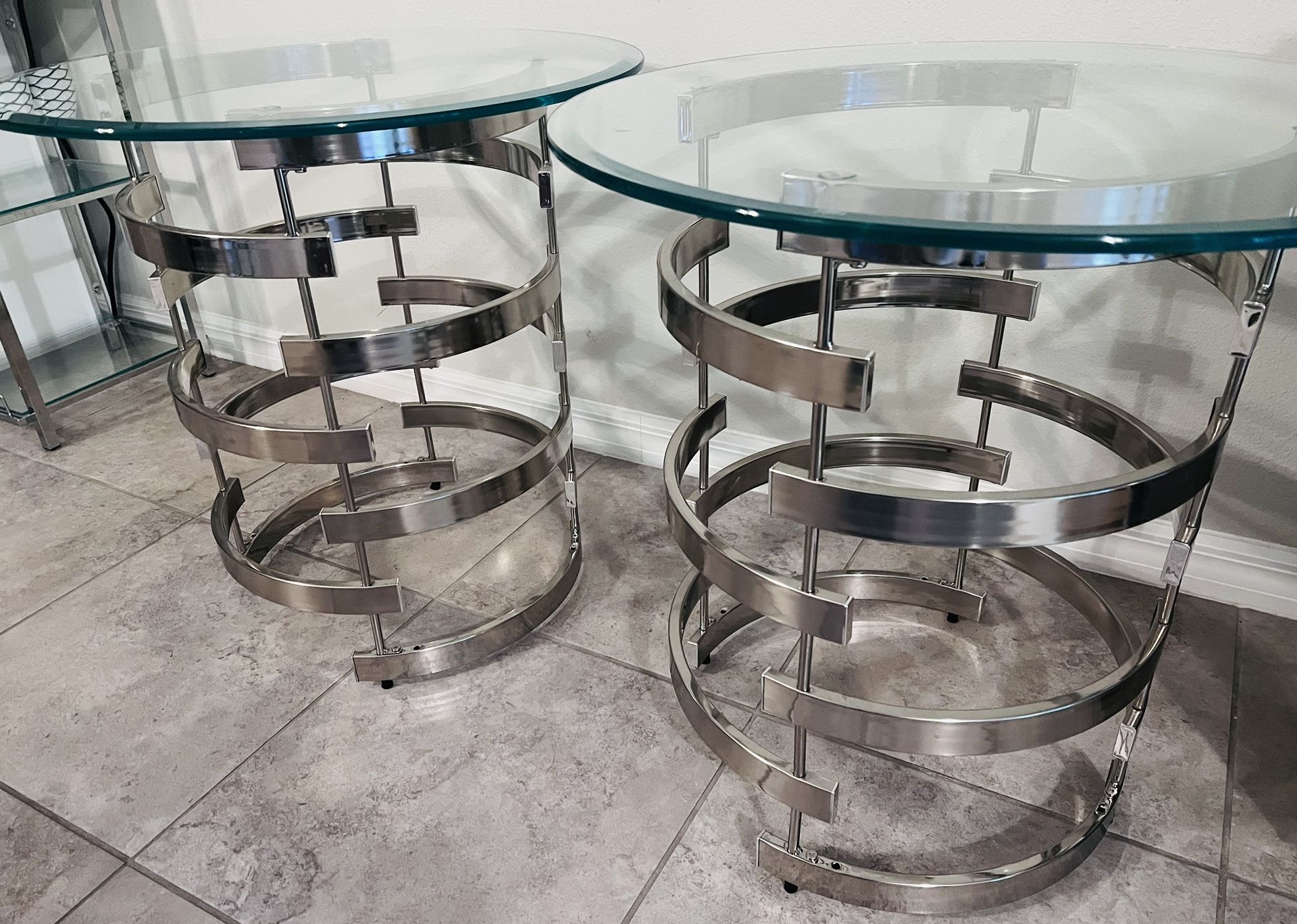 Modern/Contemporary Set Of 2 End Tables __Metal W/ Round Glass Tops