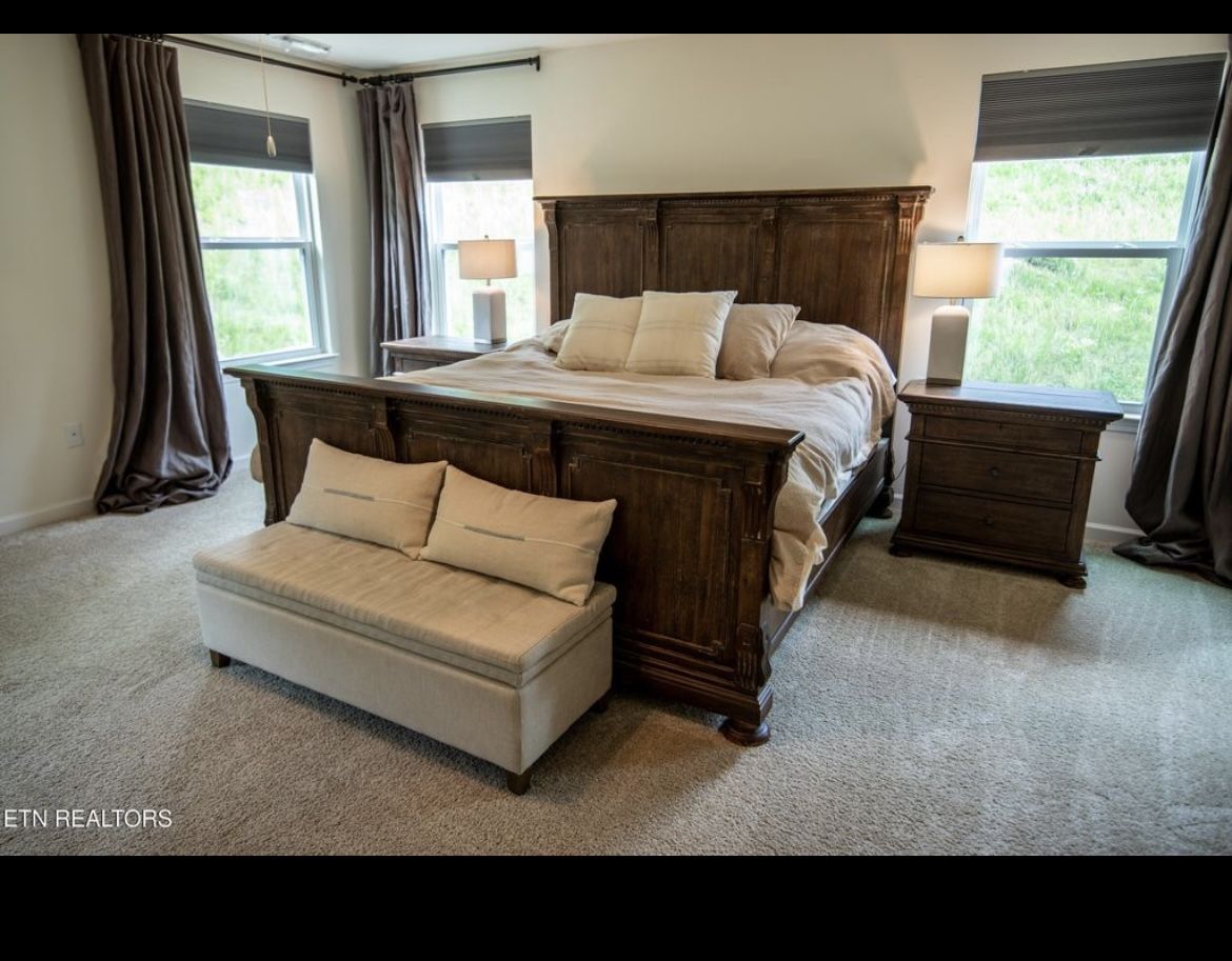 Restoration hardware St James King Bed With footboard In Antiqued Coffee