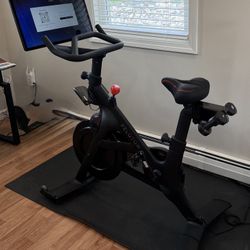 Peloton Bike + _ Excellent Condition + Accessories