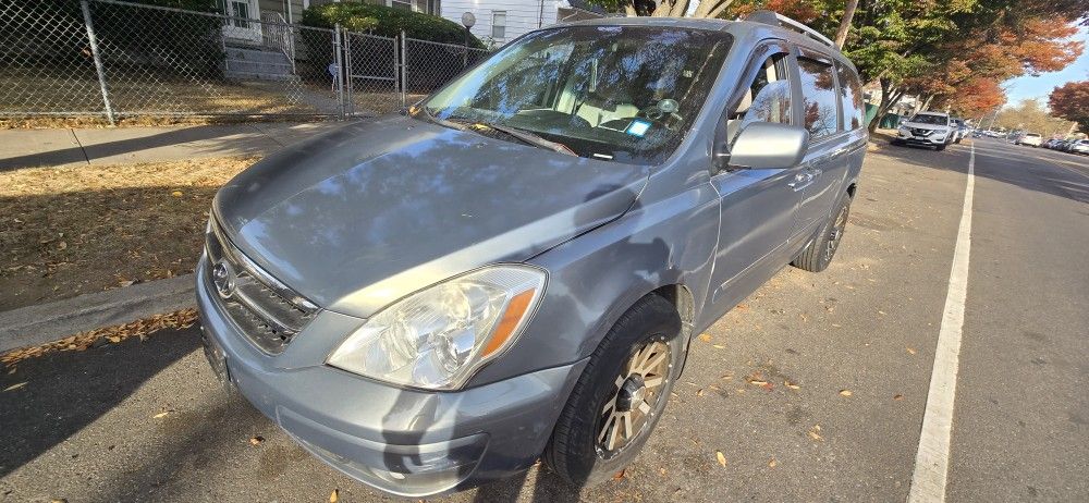 2008 Hyundai Entourage