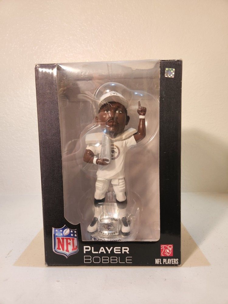 FOREVER COLLECTIBLES BALTIMORE RAVENS RAY LEWIS SUPER BOWL RING BOBBLEHEAD