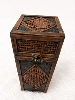 Antique Finish Rectangle Wooden Wicker Storage Box with Latch Brown Traditional