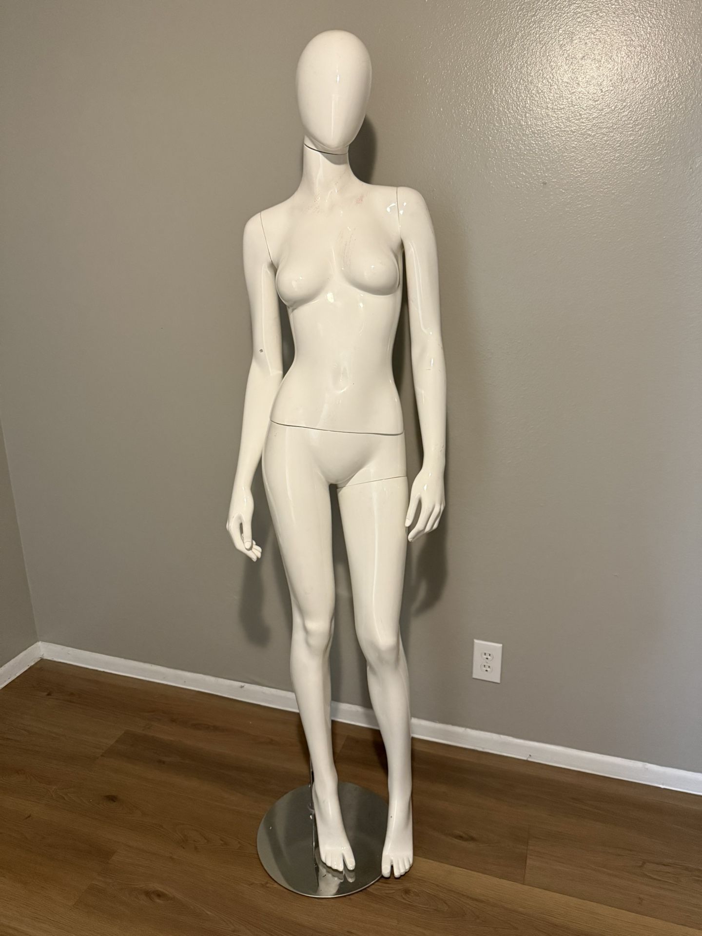Female Adult Mannequin