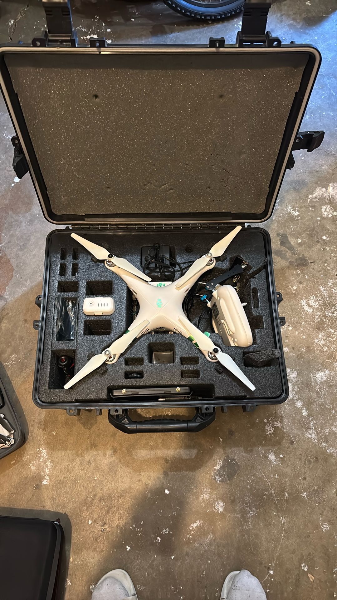 PHANTOM 2 DJI DRONE **Barely Used**