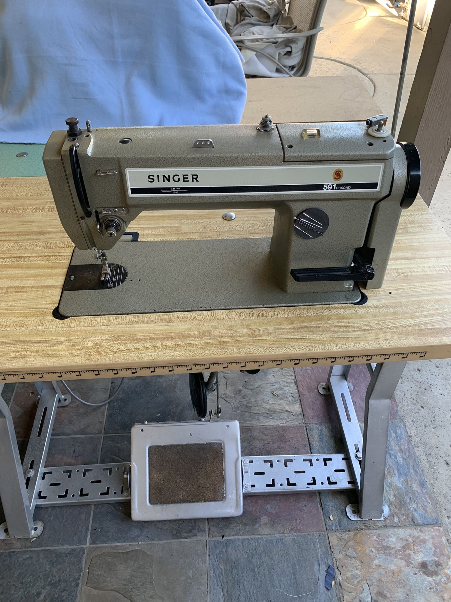Sewing Machine Singer 591 Industrial for Sale in Corona, CA OfferUp
