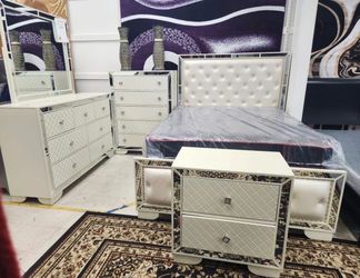 Beige and Mirror Accents B. E. D. Sets - Delivery Available 🚚
