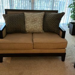 Short Couch With Pillows