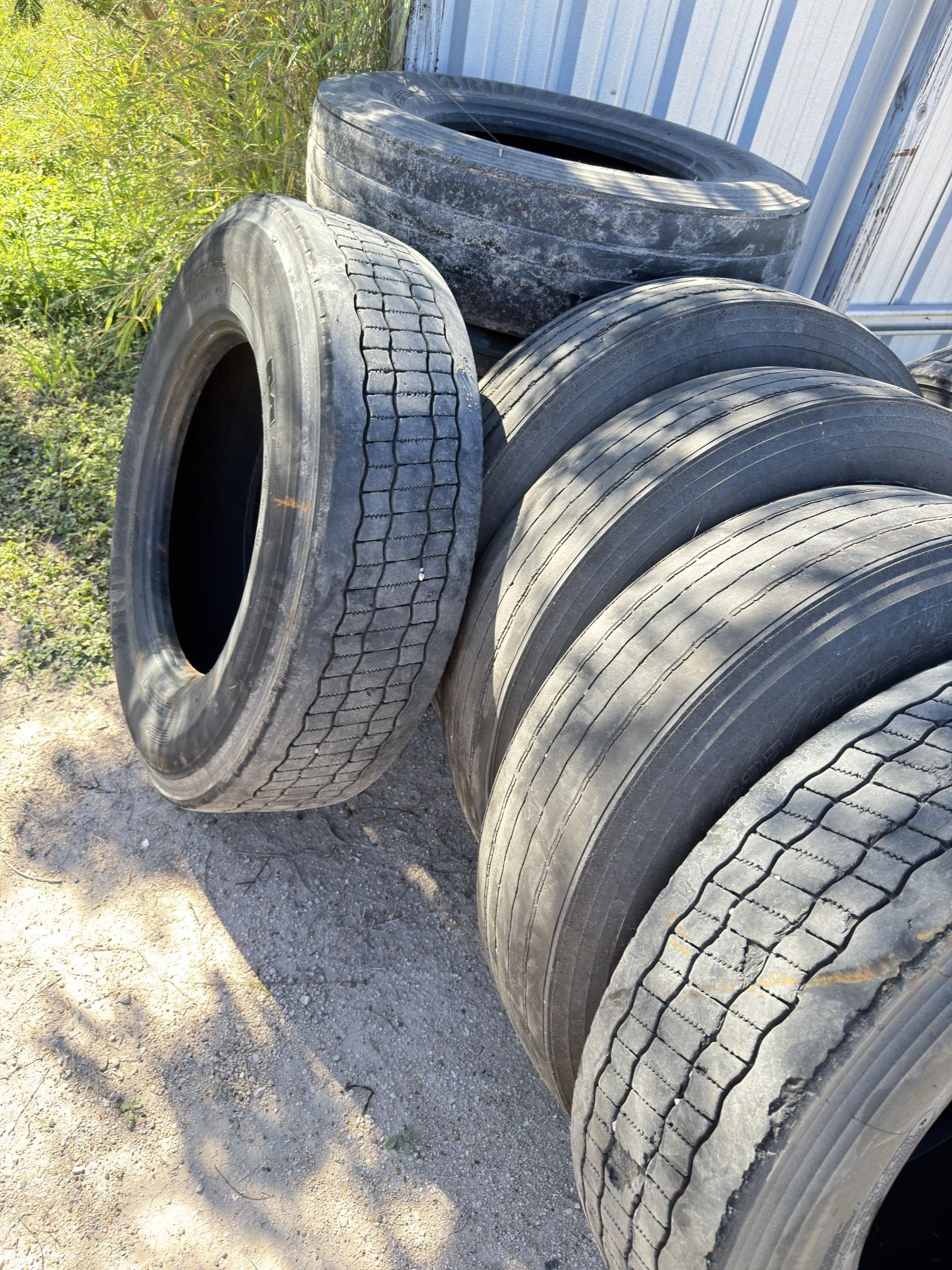 Llantas Originales Para Recapear Gratis.. Son 12..