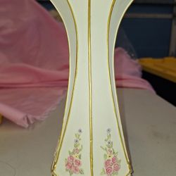Unique Footed Vase Beige With Gold Trim And Flowers 7 1/2 Inches Tall A5F220