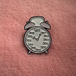 clock enamel pin          (shipping only)