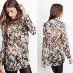 Vince Basketweave 100% Silk Button Down Abstract Printed Blouse Size 8  