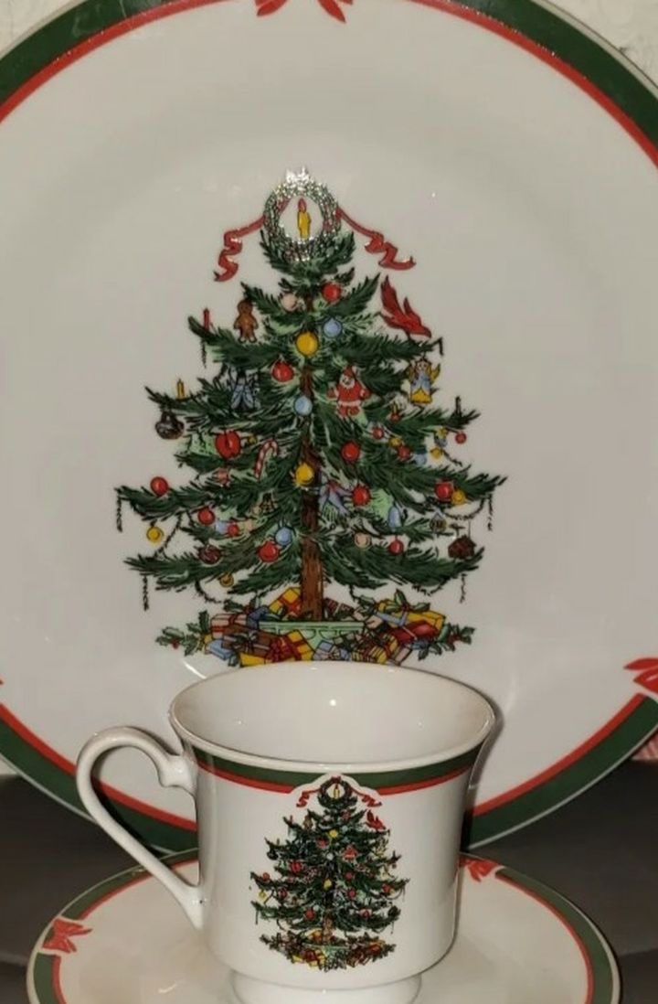 Christmas Tree & Ribbons 12 Piece Dinner Table Place Setting