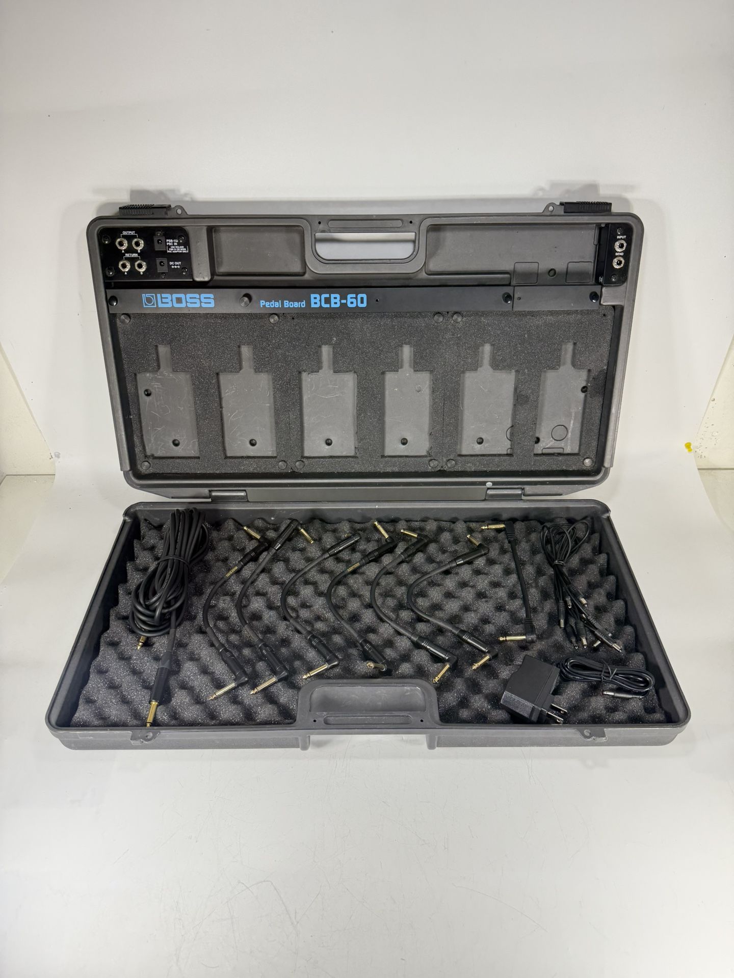 Boss BCB-60 Deluxe Pedal Board and Case with Power Supply and Cables