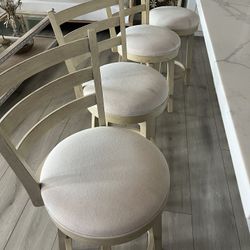 4 Bar Stools 