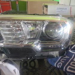 2019 Toyota Tacoma Headlight