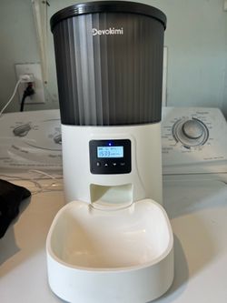 Electric and battery powered Cat feeder