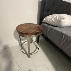 Accent Table / Side Table / Night Stand 