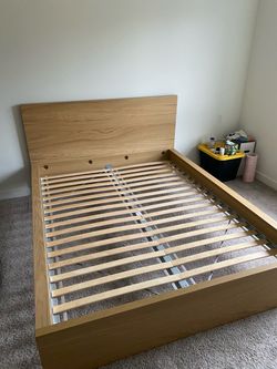 Queen bed frame - like new, from IKEA