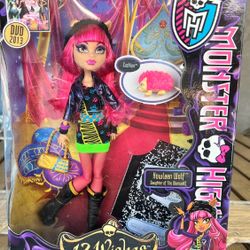 MONSTER HIGH HOWLEEN WOLF DOLL 13 Wishes (NEW)