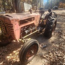 1960 INTERNATIONAL B275 DIESEL TRACTOR