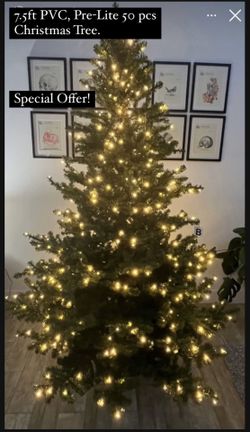 7.5ft Pre-Lit Christmas Tree!
