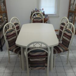 Kitchen Table and Chairs, Extension Leaf Included 