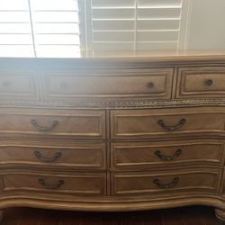 Queen Bedroom Set