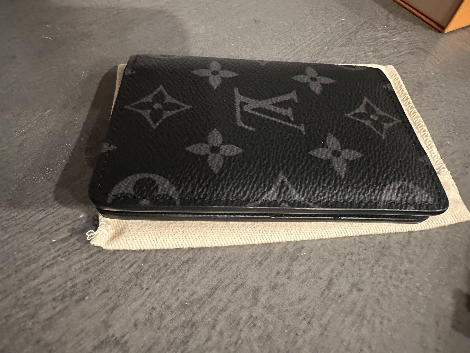 Authentic Louis Vuitton Keychain Wallet for Sale in Scottsdale, AZ - OfferUp