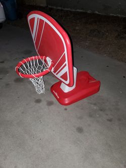 Swimming pool basketball hoop