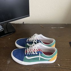 Yacht Club Vans