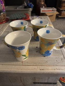 Set Of 4 Starbucks Mugs 