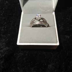 Engagement Ring 10k Gold  Size 7