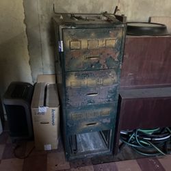 Heavy Fireproof Filing Cabinet – 4 Drawer – Industrial – 