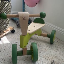 Hape wood Scoot 