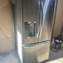 LG 33 W French Door Stainless Steel Refrigerator 