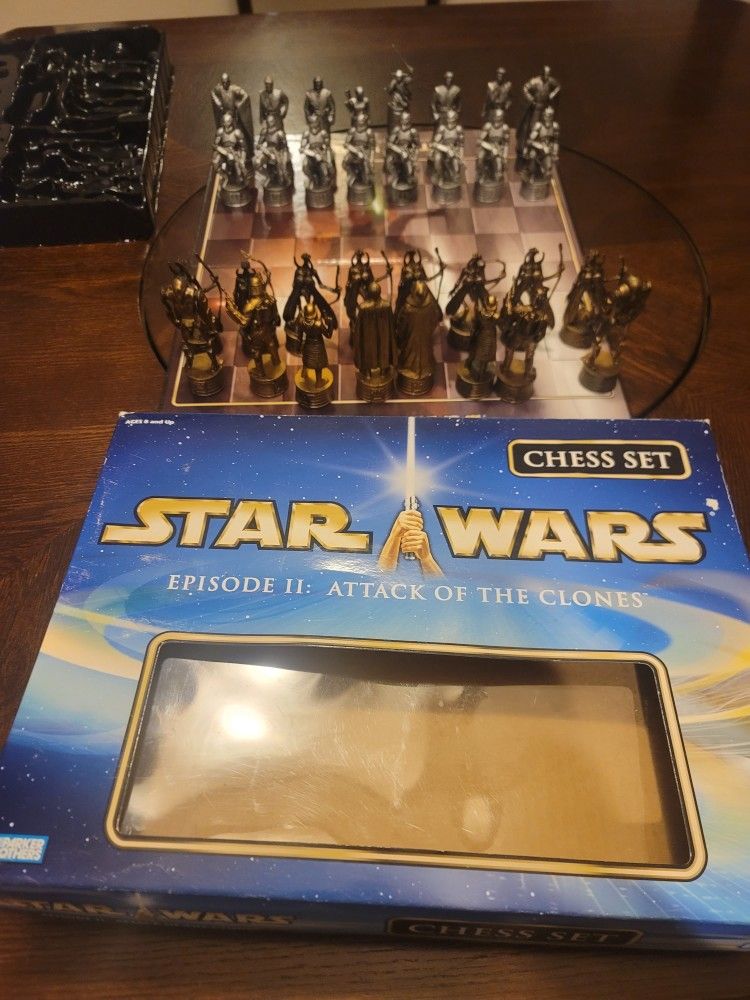 Star Wars Episode 2 Attack of the Clones Chess Set