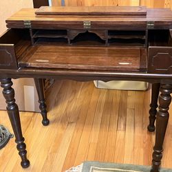 LADIES VINTAGE WOOD WRITING DESK FOLDS CLOSED 