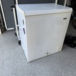 IDYLIS 5.0 cu ft Chest Deep Freezer – Works Great