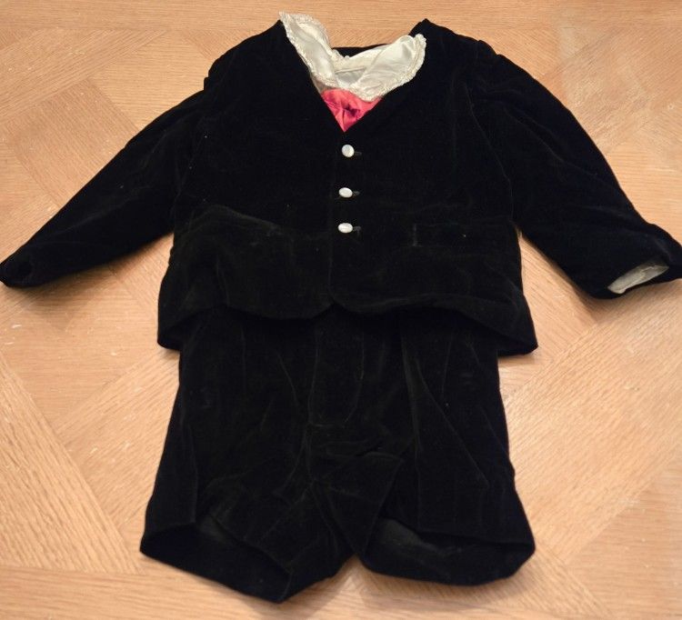 Antique Boys Black Velvet Suit Set Jacket Shirt Short Pants