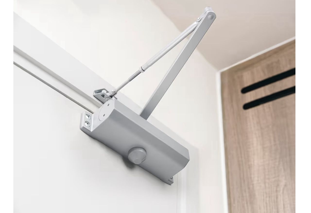 BRINKS Medium Duty Commercial Door Closer UL Listed, Aluminum (NEW IN BOX)
