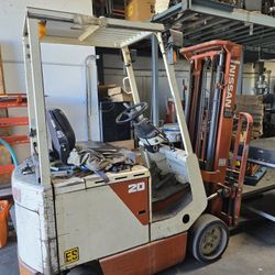 Forklift -Nissan- !!MUST SELL!! PRICE LOWERED 