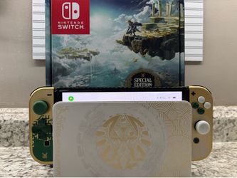Nintendo Switch OLED — Zelda Special Edition — Complete in Box + Bonus Limited-Edition Grip