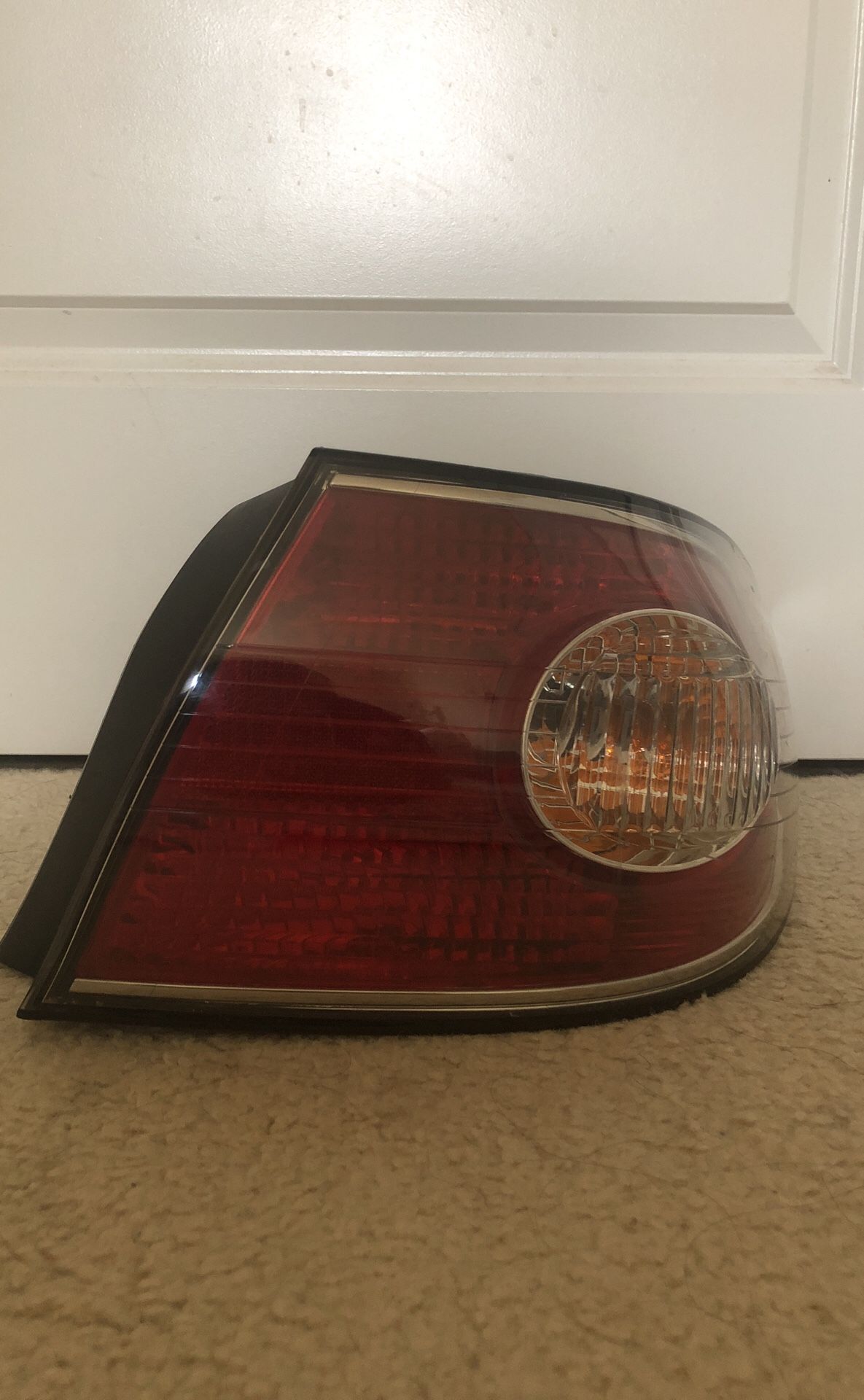 2002 Lexus es300 passenger side rear quarter tail light assembly