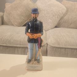 Vintage Grenadier Decanter – Captain Infantry Union Army (1862) – 1970s Porcelain
​Price: $40