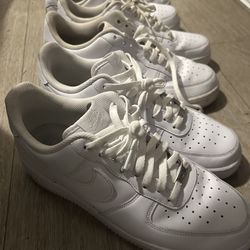 MEN'S NIKE AIR FORCE 1 (SIZE 11.5)